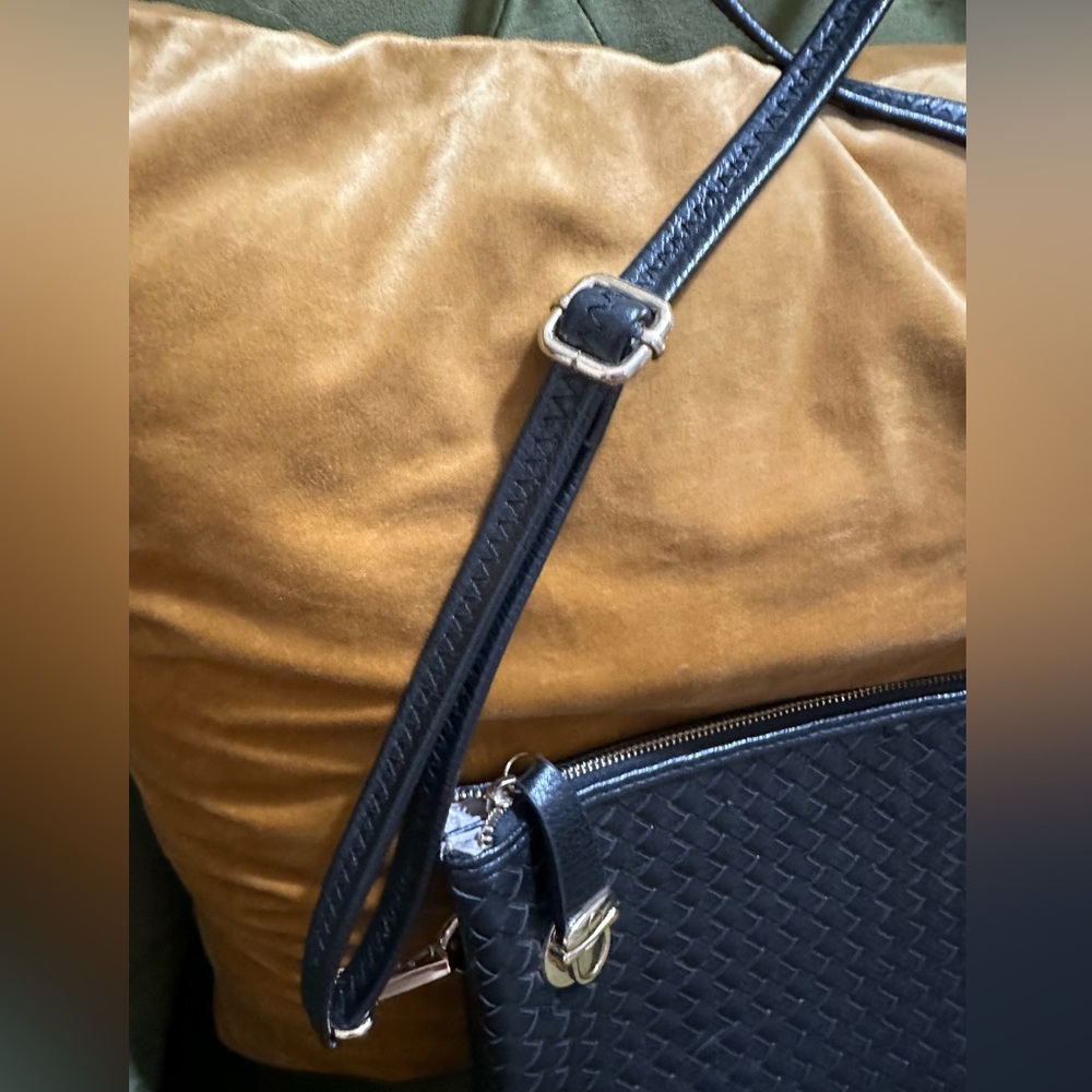 Black Woven Crossbody Bag - Picture 3 of 6